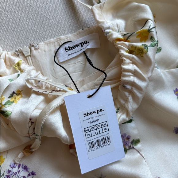 NWT Showpo Cream Floral Dress - Picture 5 of 7